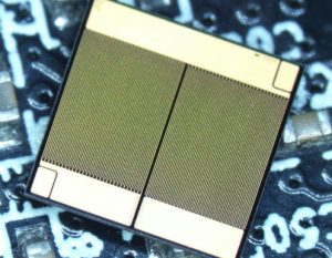 Integrated GaN half bridge switches 600V at 3MHz