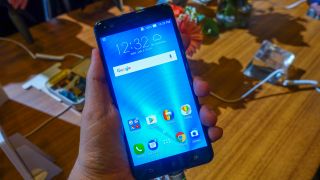 Asus ZenFone 3 Zoom launches with a 5,000mAh battery for $329