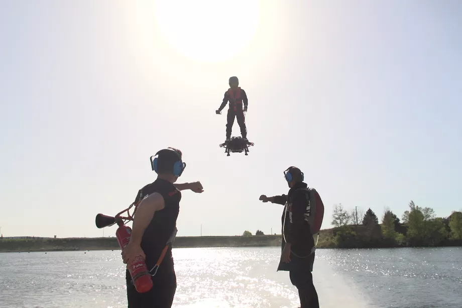 Video: A glimpse of the jet-powered-flying-hoverboard future!