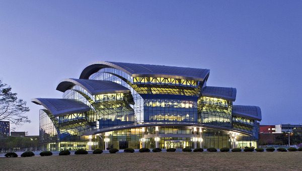 Samsung Electronics’ CEO resigns – even as company predicts surge in profit