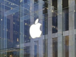 Apple Q4 revenues dwarf fellow tech giants